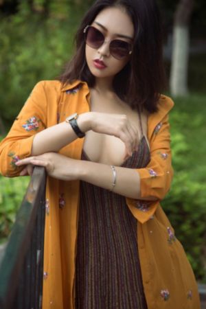 黑人轮奸美女在线_超清版蓝光版中文字幕包